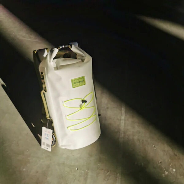 Zulupack INDY 20L 防水旅行背包TPU白色+綠色