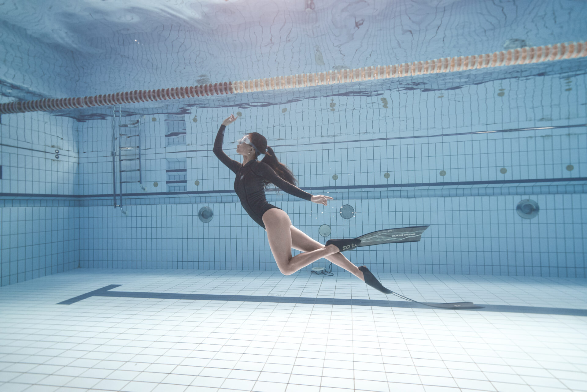 TRUDIVE 繁星系列 海妖半身拉鍊防寒衣 閃黑 TRUDIVE 繁星系列 海妖半身拉鍊防寒衣 閃黑