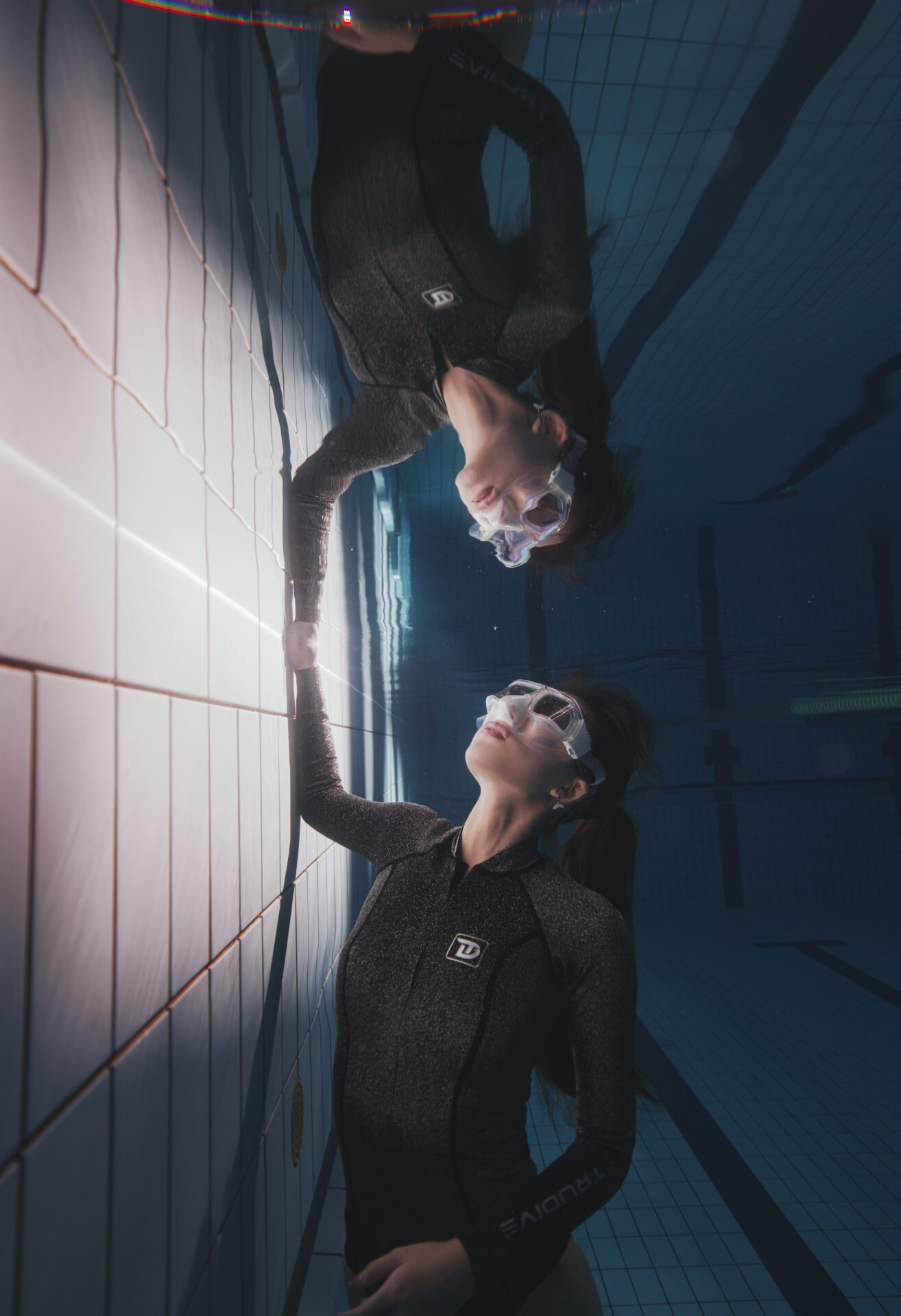 TRUDIVE 繁星系列 海妖半身拉鍊防寒衣 閃黑