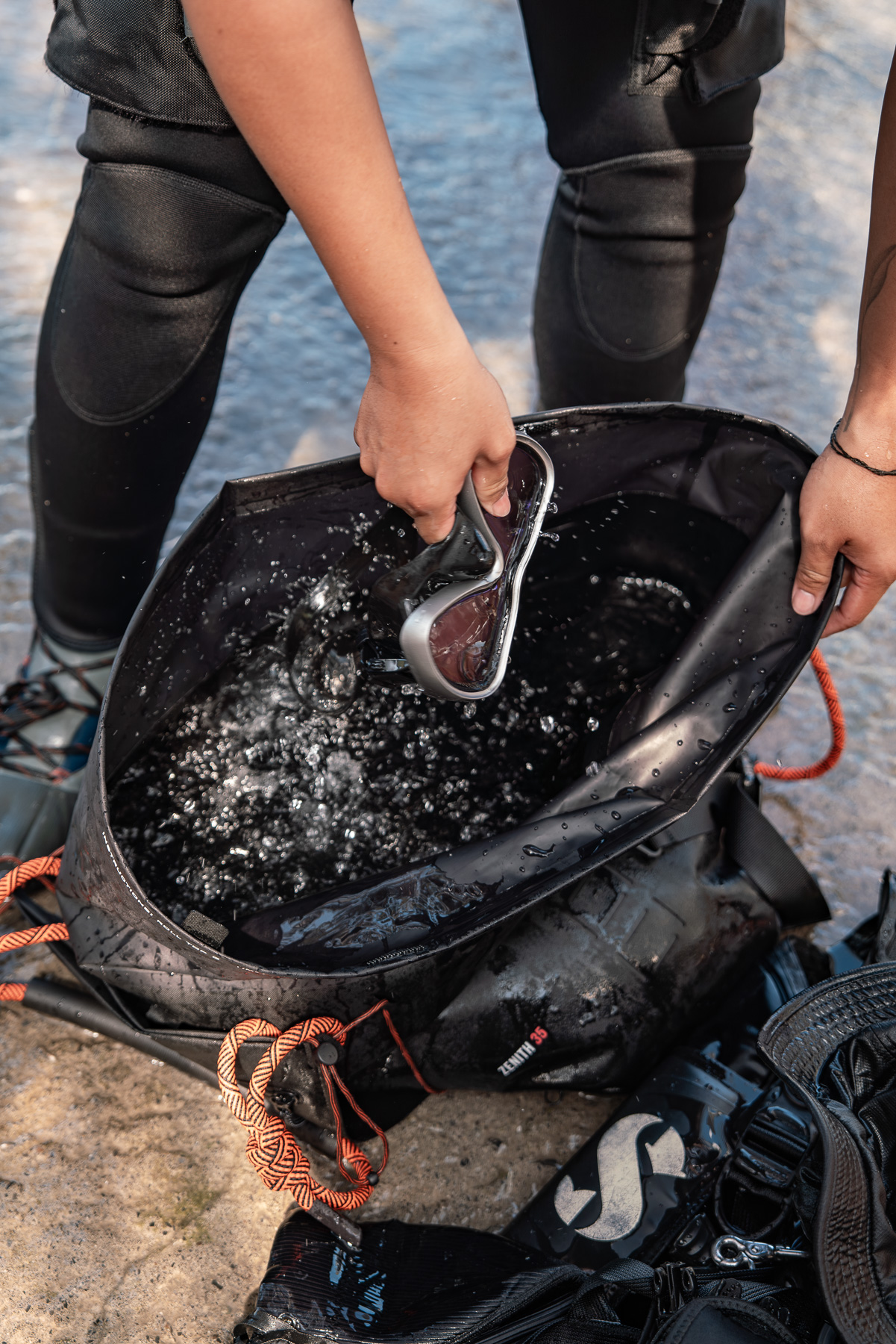 zulupack Zenith 35L 黑橘